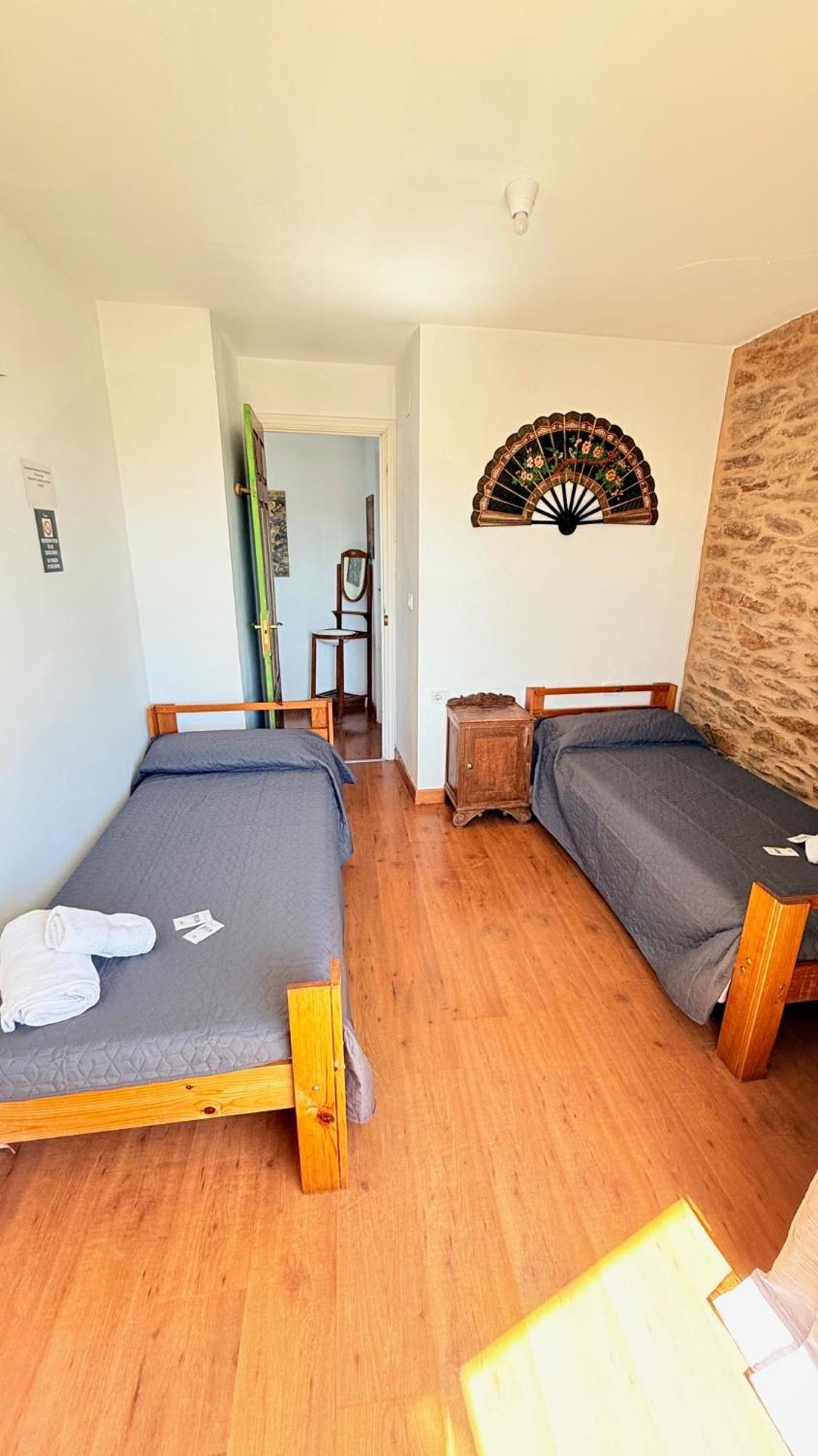 Pension Y Albergue Matias Locanda Sarria Bagian luar foto